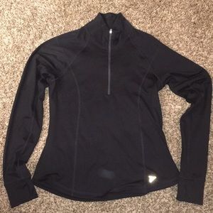 Black semi fitted active pullover!